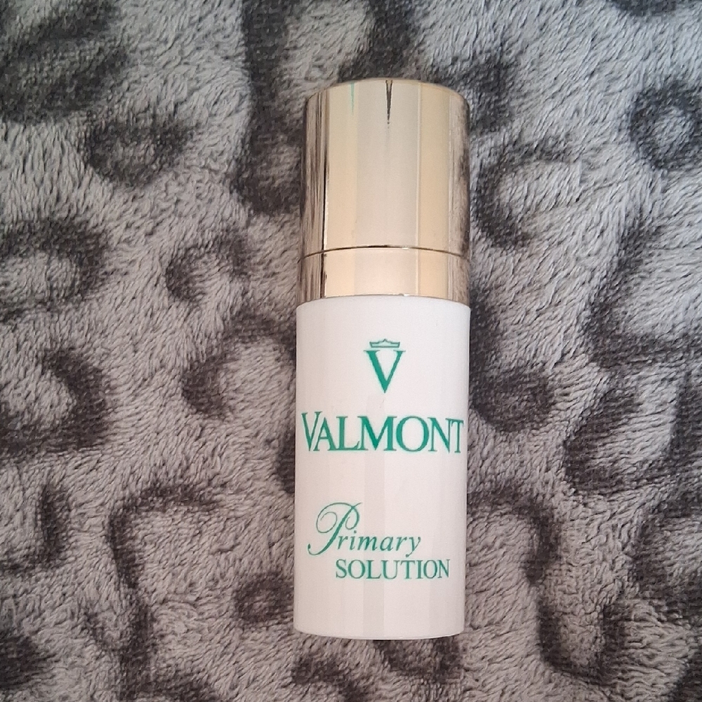 Valmont Primary Solution with Gold and White Design